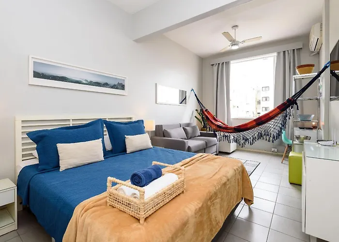 Omar do Rio - SL 1004 Qto&Sala Silencioso, Internet 120mbps e Smart TV a 5 minutos a pé das praias de Copacabana, Ipanema e Arpoador e 100 metros do Metro